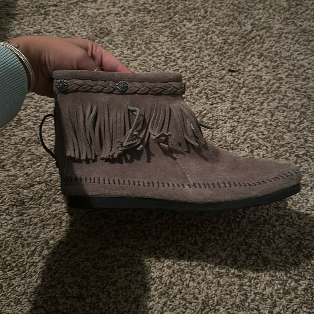 🪶 Minnetonka Boots 🩶